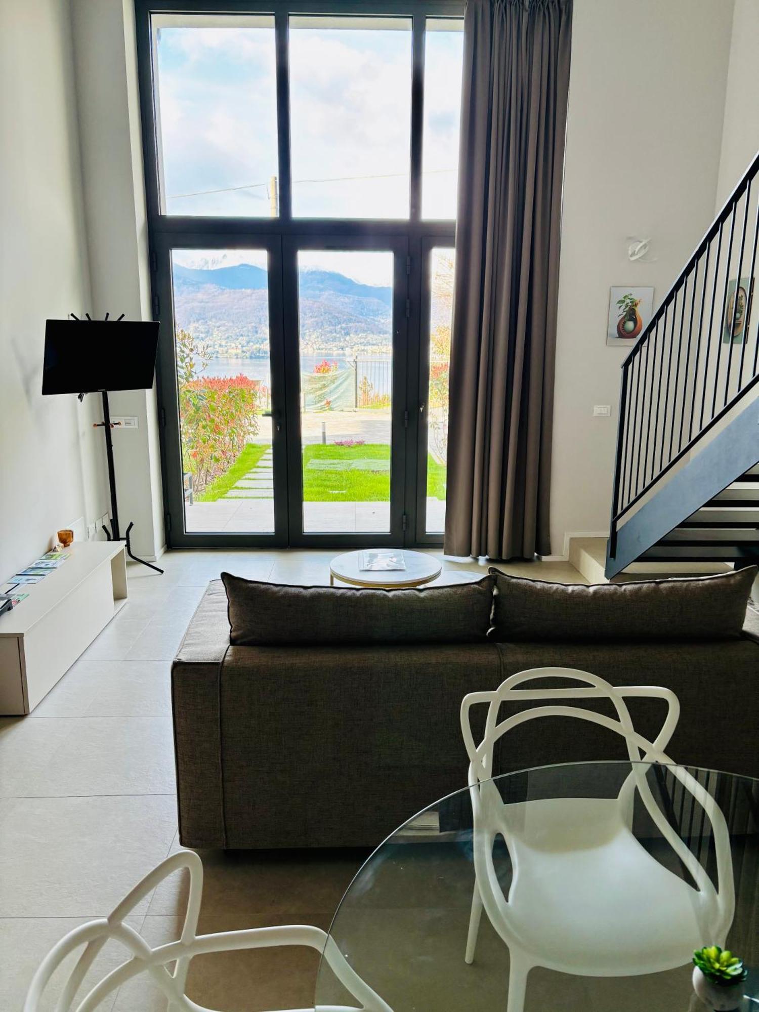 Panorama Loft Apartments สเตรซา ภายนอก รูปภาพ