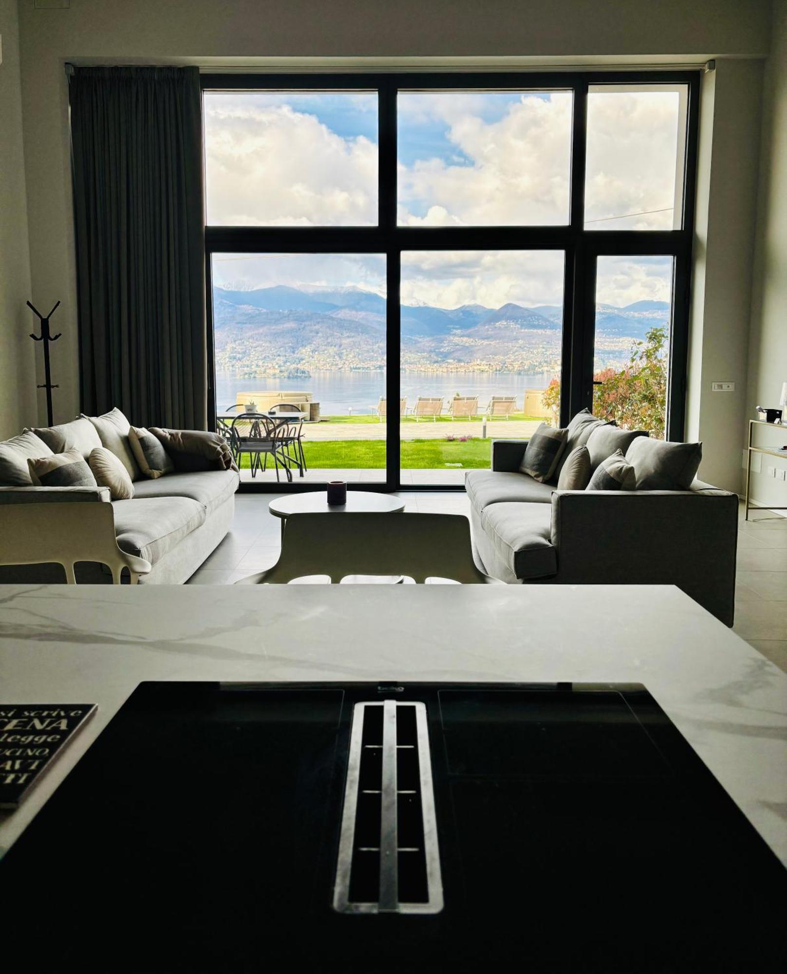 Panorama Loft Apartments สเตรซา ภายนอก รูปภาพ
